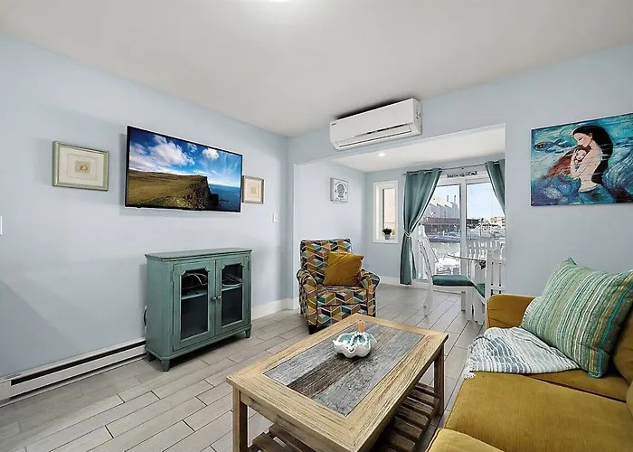 Beautiful Bayfront Retreat Near Jolly Roger, Sunset Views Apartment *
