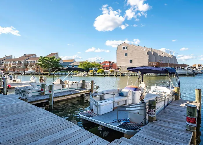 Beautiful Bayfront Retreat Near Jolly Roger, Sunset Views Apartment