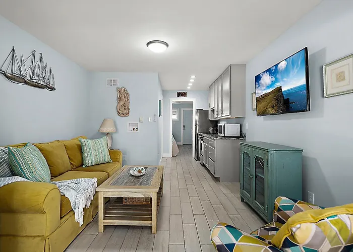 Beautiful Bayfront Retreat Near Jolly Roger, Sunset Views Apartment