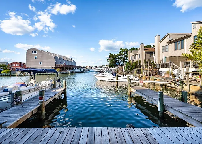 Beautiful Bayfront Retreat Near Jolly Roger, Sunset Views Apartment