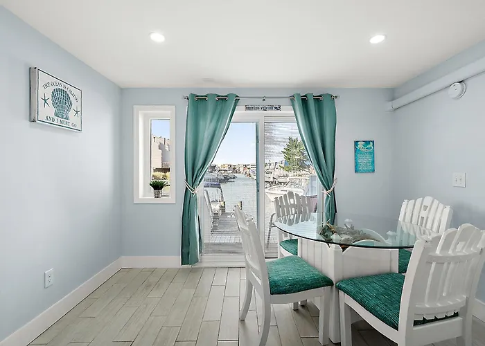 Beautiful Bayfront Retreat Near Jolly Roger, Sunset Views Apartment *