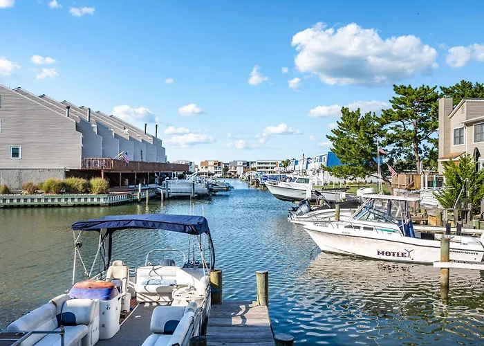 Apartment Beautiful Bayfront Retreat Near Jolly Roger, Sunset Views *