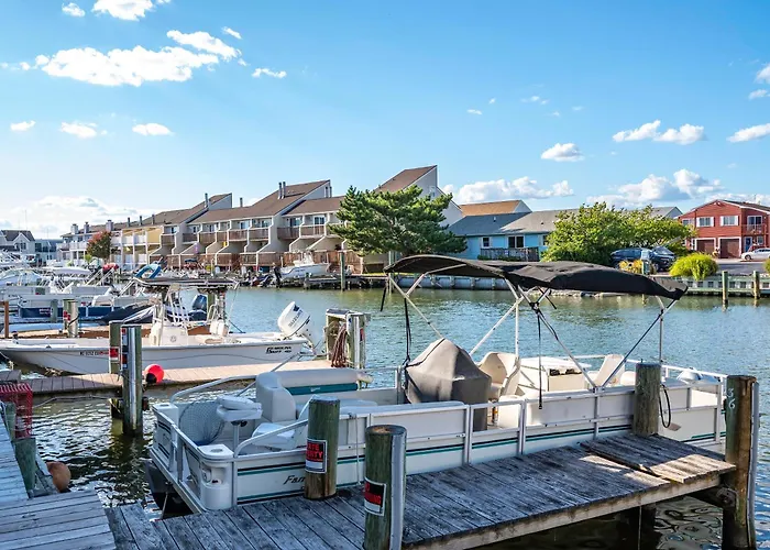 Beautiful Bayfront Retreat Near Jolly Roger, Sunset Views Apartment *