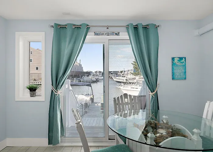 Beautiful Bayfront Retreat Near Jolly Roger, Sunset Views