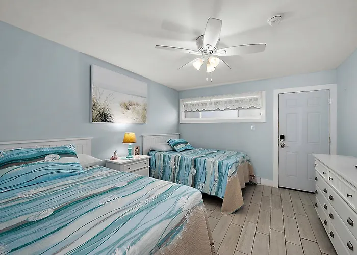 Beautiful Bayfront Retreat Near Jolly Roger, Sunset Views