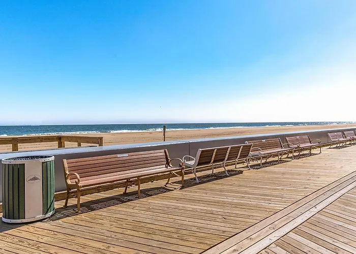 Beautiful Bayfront Retreat Near Jolly Roger, Sunset Views *